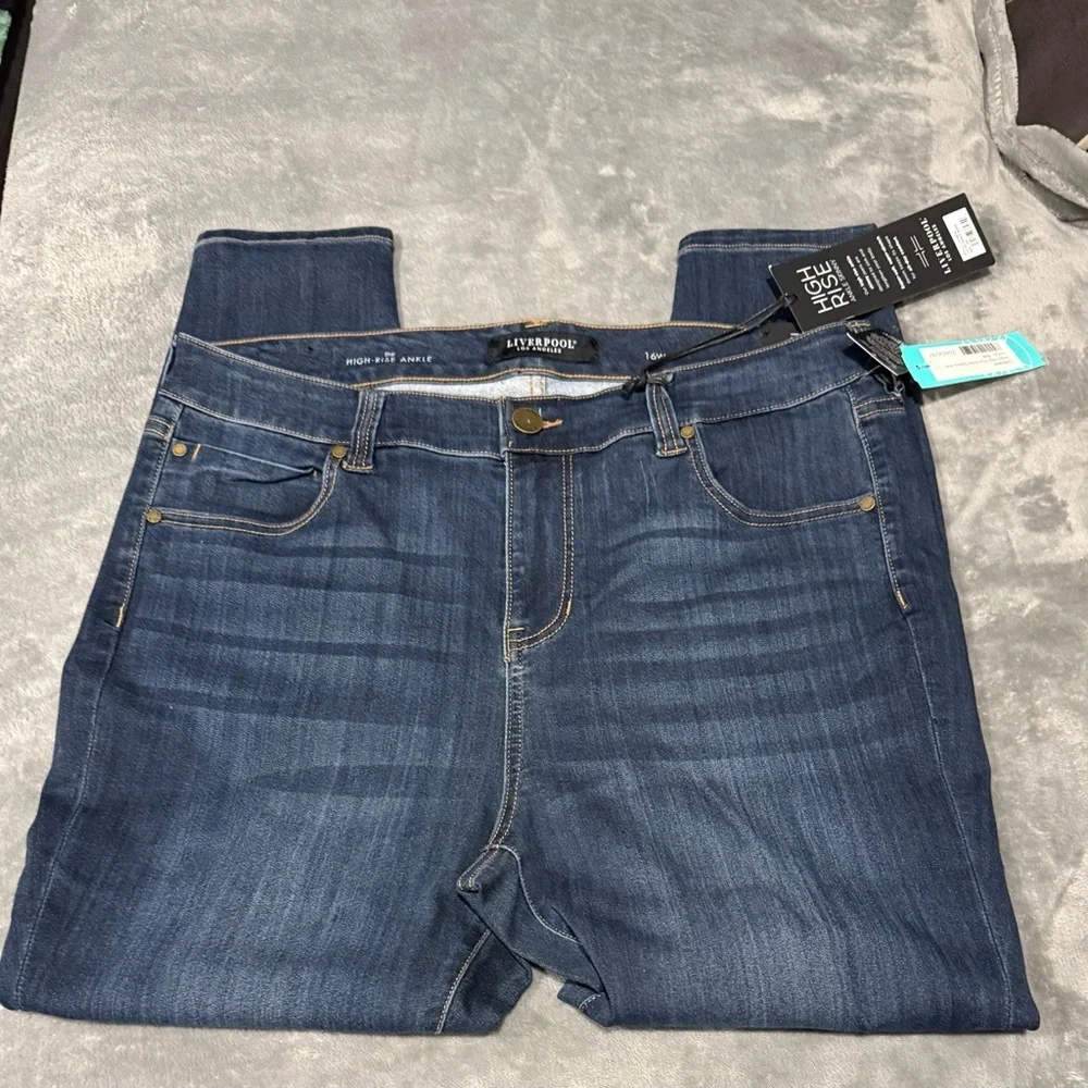 ~NWT Liverpool High Rise Ankle Skinny Jeans